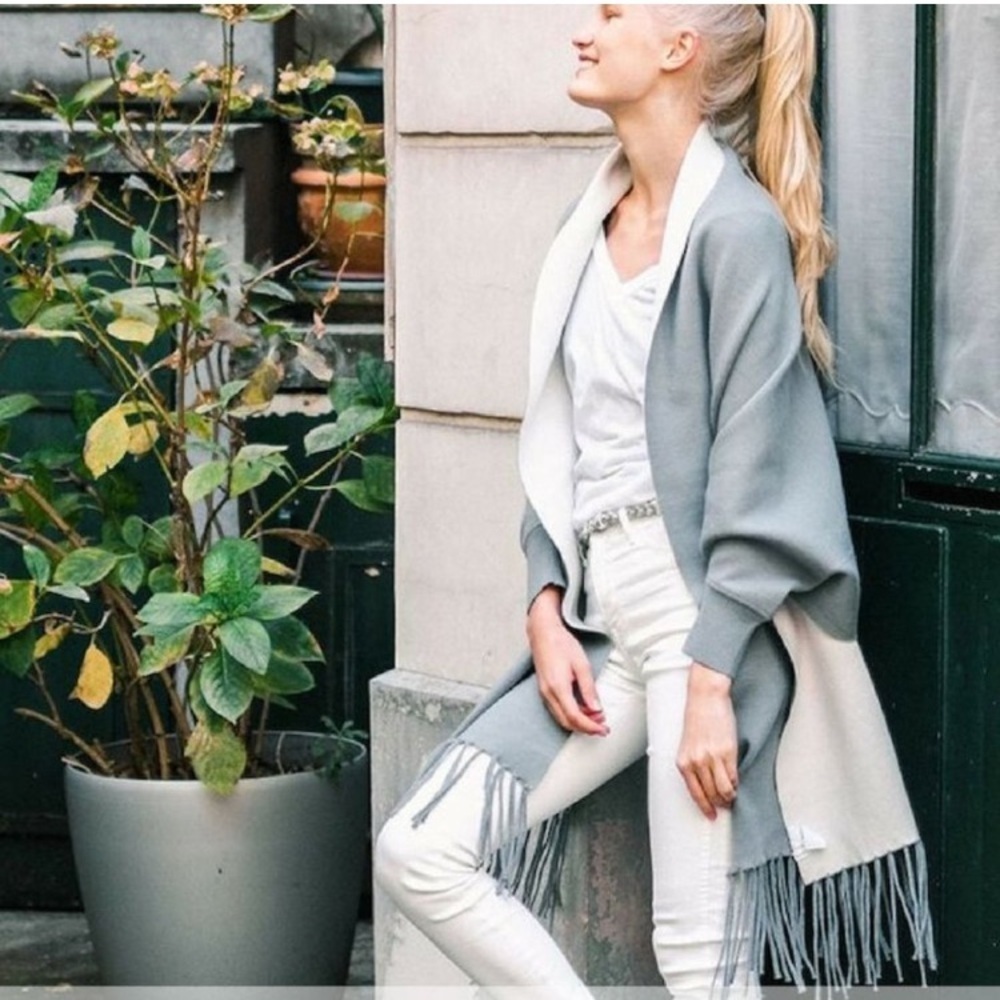 Mersea travel wrap reversible Gray/ white Fringe Scarf